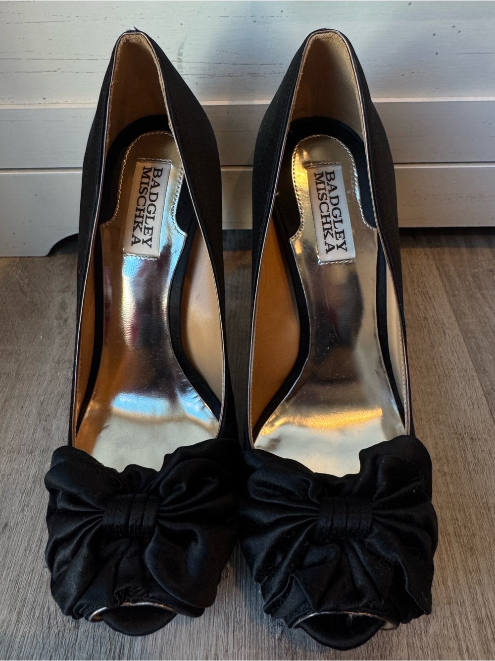 Badgley Mischka Black Heels with Bow Accent Size 7